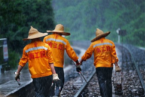 太原国铁三防”护航 强降雨中保铁路畅通