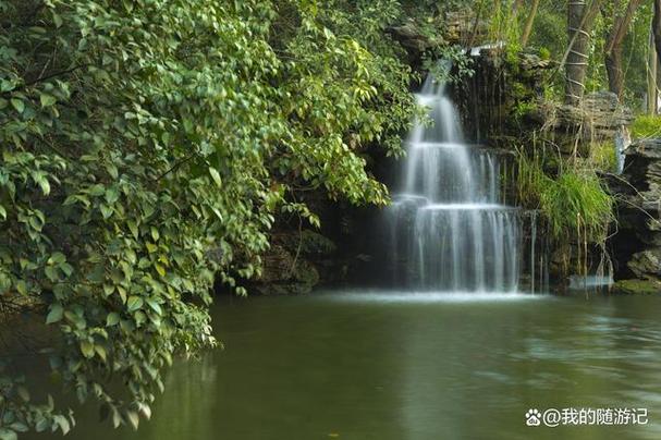 大别山瀑布旁品茗 清凉文旅正当时